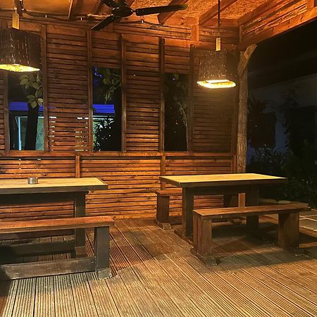 Dive Villa Thoddoo Exterior photo