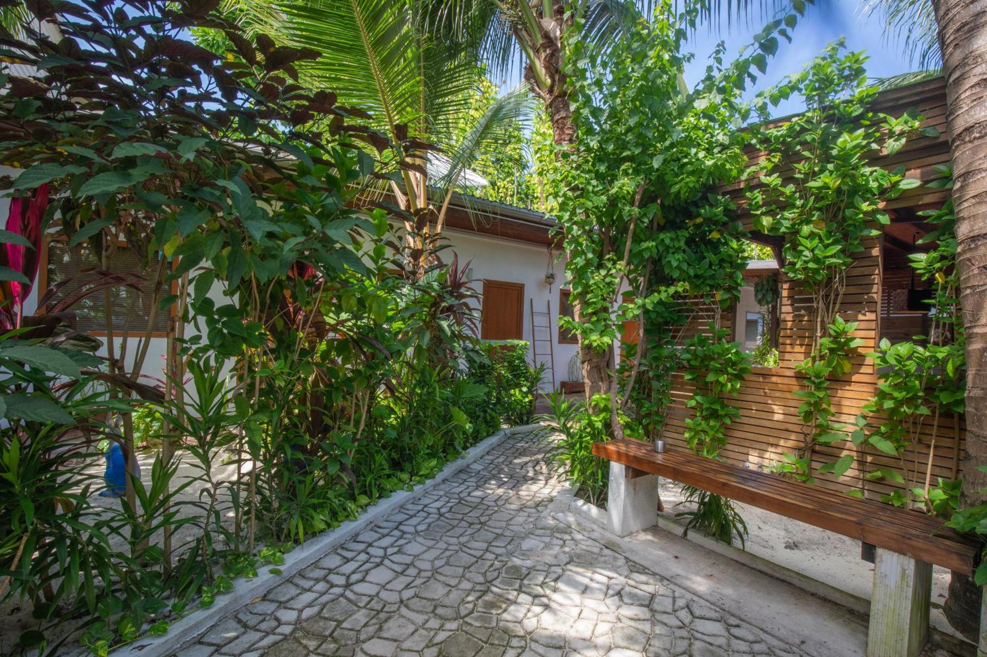Dive Villa Thoddoo Exterior photo